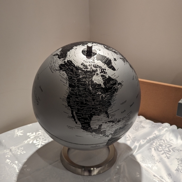 Black & Grey Globe - Picture 1 of 4